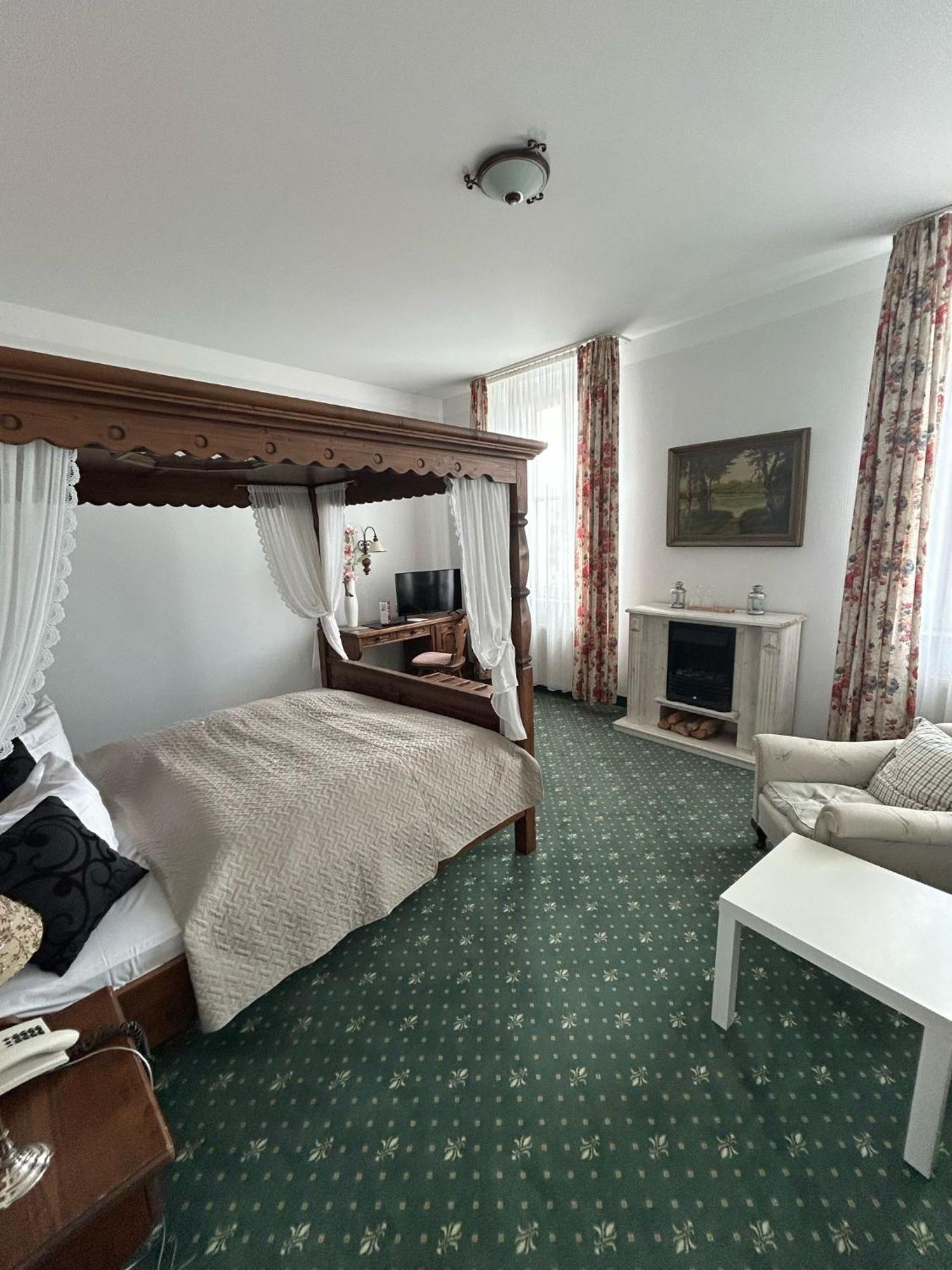 Hotel Uckermark เพรนซ์เลา ภายนอก รูปภาพ