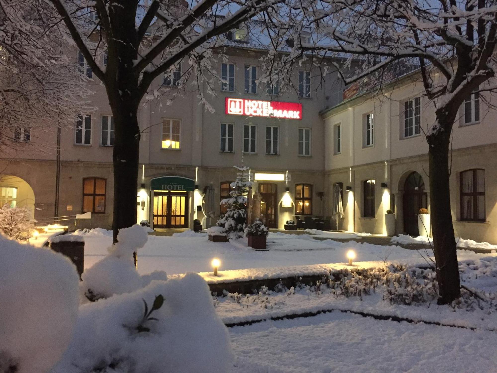 Hotel Uckermark เพรนซ์เลา ภายนอก รูปภาพ